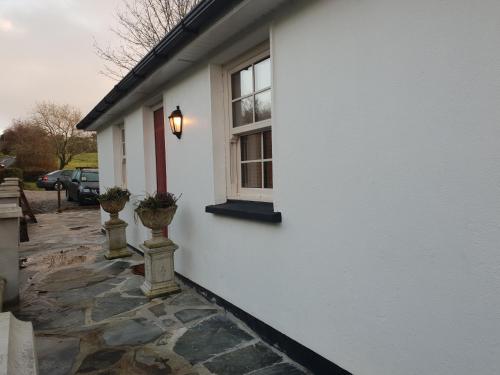 Kiltoy Cottage, Cosy 2 bedroomed Gate Lodge Cottage