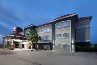 La Quinta Inn & Suites by Wyndham Houston New Caney