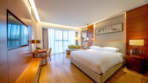 Holiday Inn Nanjing Xuanwu Lake by IHG Holiday Inn Nanjing Xuanwu Lake by IHG