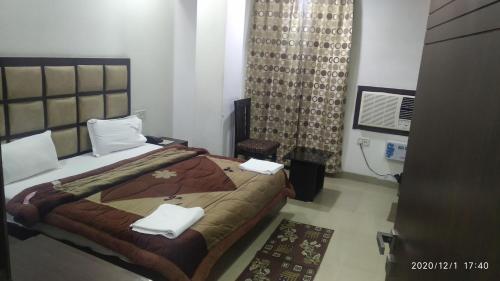Deluxe Double Room image 9