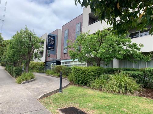 Exterior view, Burwood Serviced Apartments in Mount Waverley
