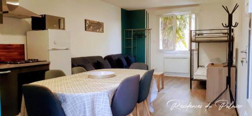 Résidences du Palmier (Residences du Palmier) in 塞夫勒河畔聖洛朗