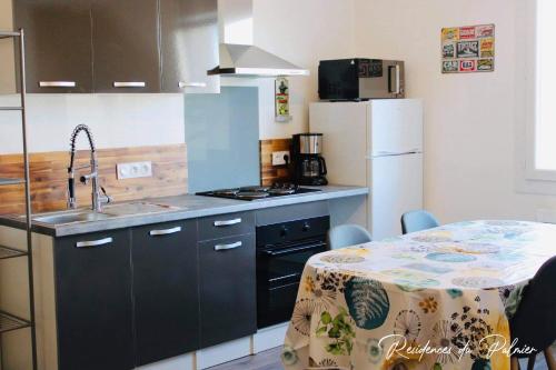 Résidences du Palmier (Residences du Palmier) in 塞夫勒河畔聖洛朗