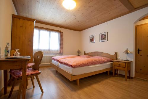2 twin beds