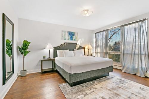 Complete Comfy 1BR Downtown Oak Park near Train - image 2