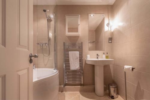 No 1 The Paragon - image 2