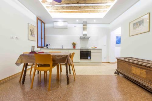 CA GRIMANI Double Apartment: private terrace and stunning view, Benátky (fotografie 8)