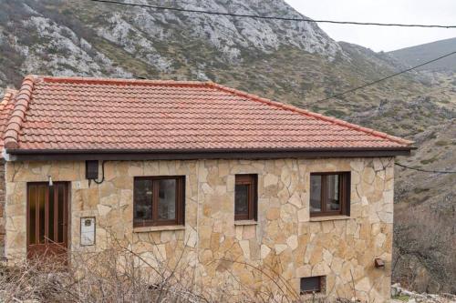 Bejárat, Peña Moneca (Pena Moneca) in Vegacervera