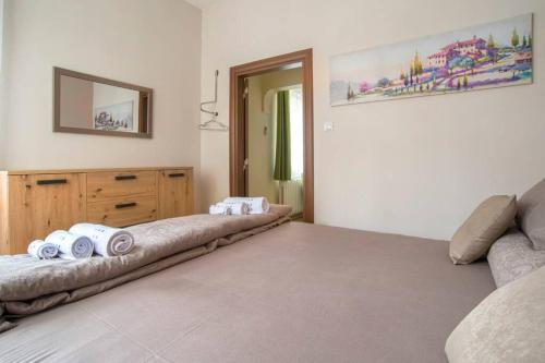 Elegant & Stylish 2 Bedroom Top Central Apartment