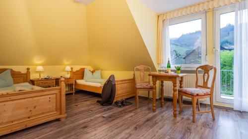 Zimmer mit 2 einzelbetten, balkon