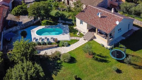  Perfect family holiday house with pool and playground in 52215 Vodnjan