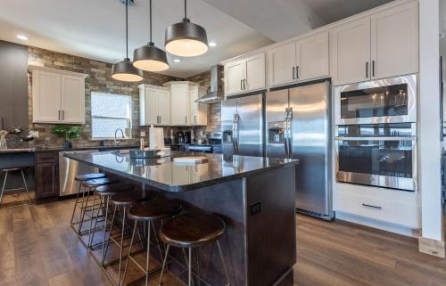 Branson Cove Chateau home - image 2