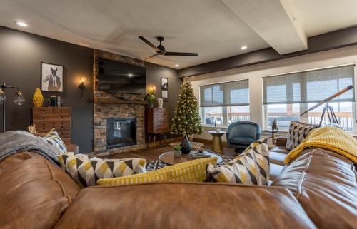 Branson Cove Chateau home - image 6