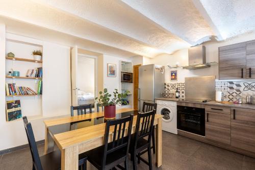 Le Baletti - Un Duplex au Calme dans une Jolie rue Fleurie - image 2