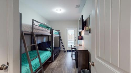 Aqua Bella Condo - image 3