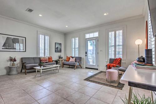 Canalfront Getaway with Balcony by Mexico Beach - image 3