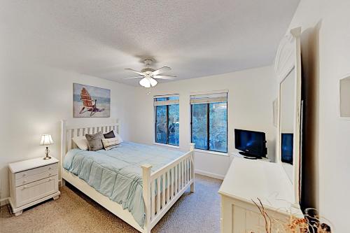 Resort Oasis - Sunroom - Indoor & Outdoor Pools condo - image 6