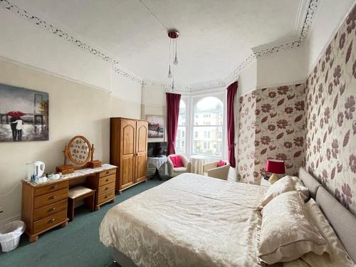 White Court Seaview Llandudno Hotel - image 3