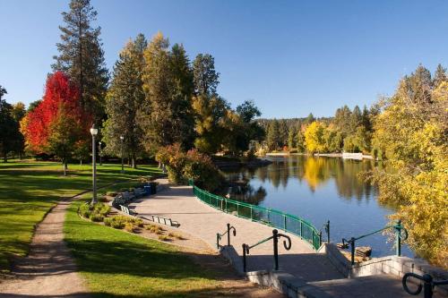 Bend Mountain Modern - image 14