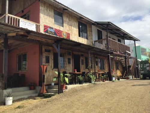 . Suki Cafe Apartments