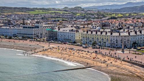 White Court Seaview Llandudno Hotel - image 13