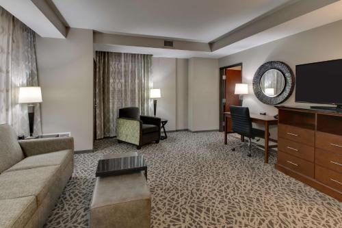 King Suite with Sofa Bed - Hearing Accessible, Roll-in Shower