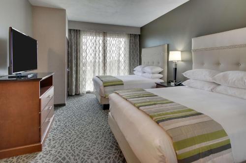 Drury Inn & Suites Cleveland Beachwood