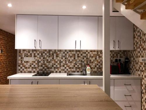 Cozy Loft Apartment 5