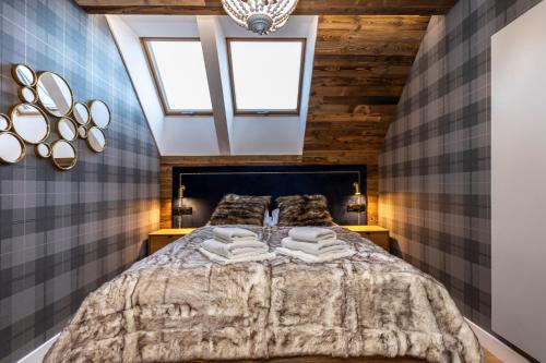 1 queen bed, 1 sofa bed