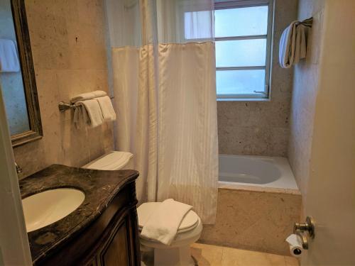 Manhattan Tower Apartment Hotel – Fort Lauderdale, FL