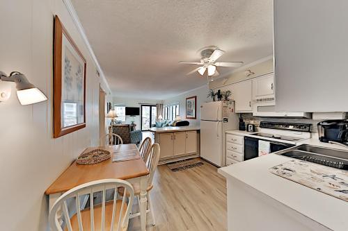 Schillo's by the Shore with Balcony Pool & Hot Tub condo - image 2