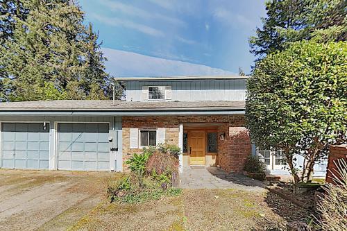 New Listing! Grandpa's Lake House with Hot Tub home - image 3