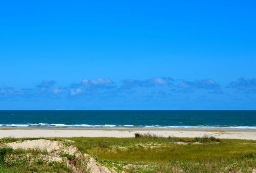 Brand-New & Luxurious - Large Gulf-Front Estate home - main image