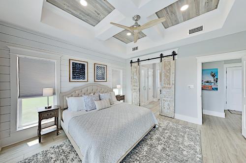 Brand-New & Luxurious - Large Gulf-Front Estate home - image 7