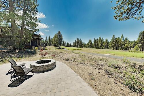 Spacious Estate with Chef's Kitchen & 3-Car Garage home - image 4