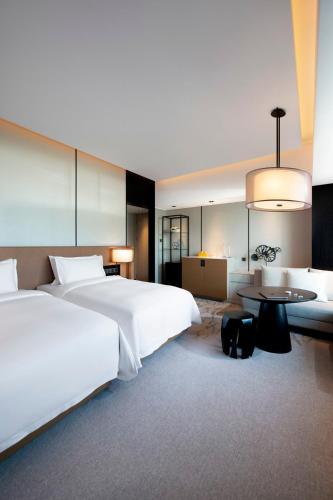 2 twin beds