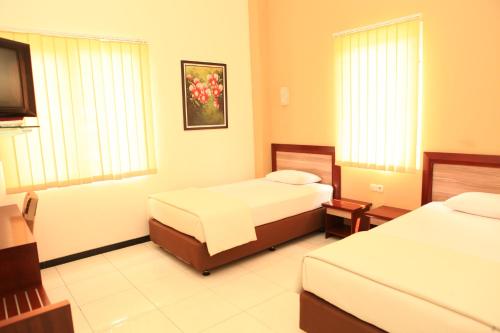 Superior Twin Room image 3