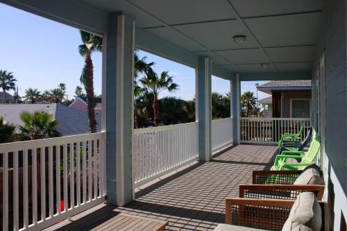 628 Marlin Azul Home - main image