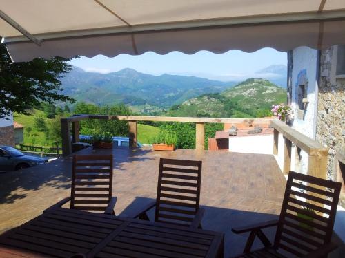 4 bedrooms house with furnished garden and wifi at Picos de Europa