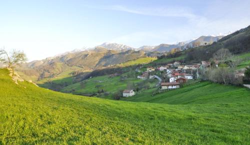 4 bedrooms house with furnished garden and wifi at Picos de Europa