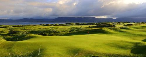 Skats, Spacious house with sea and mountain views, Co. Kerry in Kilnanare