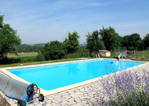 . Villa de 4 chambres avec piscine partagee terrasse amenagee et wifi a Saint Paul Lizonne