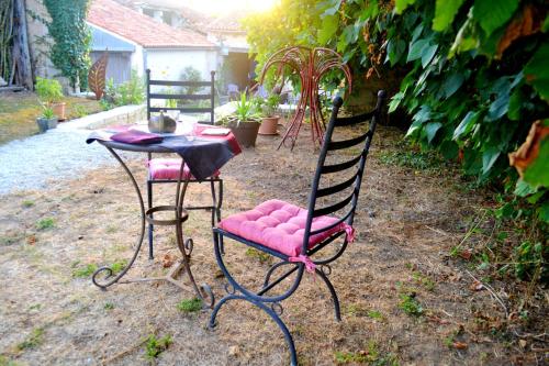 Maison de 4 chambres avec jardin amenage et wifi a Cabariot