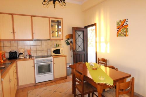 2 bedrooms house with furnished terrace and wifi at Mirties