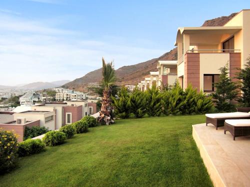 3 bedrooms villa at TurgutreisBodrum 800 m away from the beach with sea view shared pool and enclosed garden