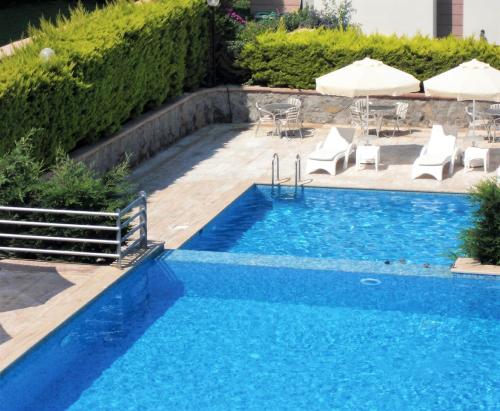 3 bedrooms villa at TurgutreisBodrum 800 m away from the beach with sea view shared pool and enclosed garden