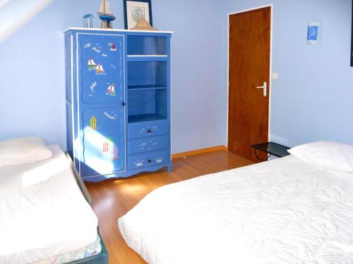 House with 4 bedrooms in Plougrescant with furnished garden 2 km from the beach - image 10