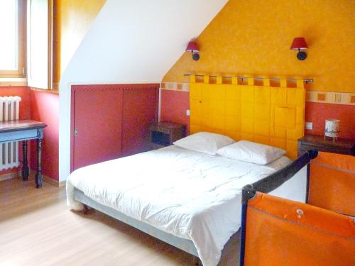 House with 4 bedrooms in Plougrescant with furnished garden 2 km from the beach - image 7