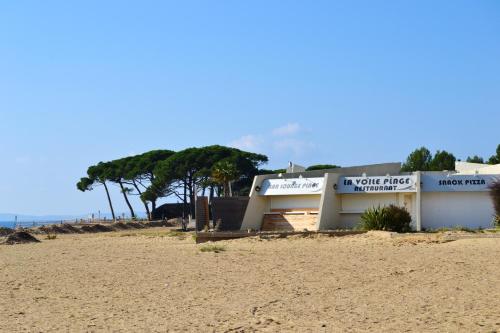 Apartment with 2 bedrooms in La Londe les Maures with enclosed garden 300 m from the beach - image 5