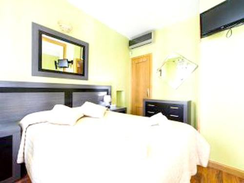 Apartment with one bedroom in Madrid with WiFi - image 10